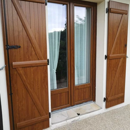 Porte Fenêtre 2 Vantaux avec ses volets battants