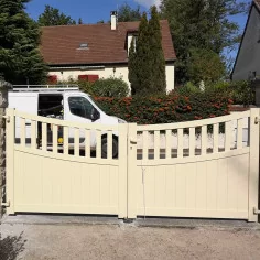 fabriqué par des pro voici le Portail Battant en Alu 2