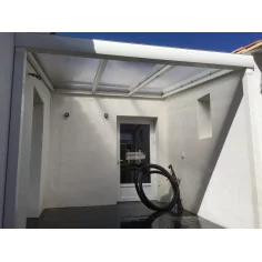 Carport polycarbonate entre mur
