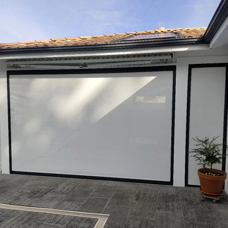 Store vertical haut de gamme pour pergola : édition Cristal sur mesure