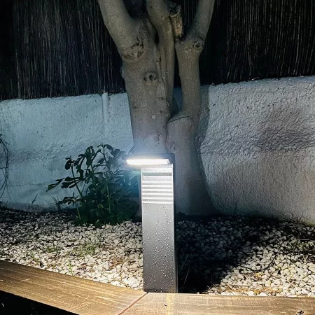 Lampe LED solaire de jardin