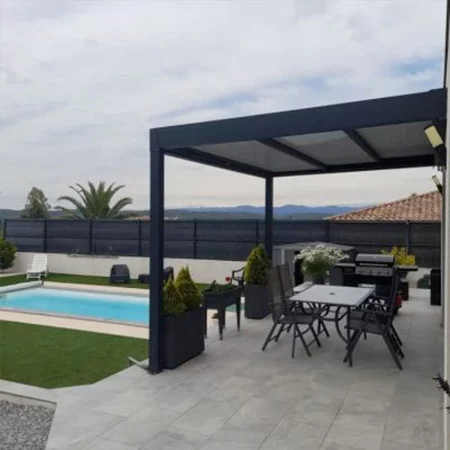 Pergola toit ouvrant rétractable parallèle polycarbonate sur mesures