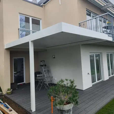 Pergola Blanche Bioclimatique alu haut de gamme pas cher Direct Usine