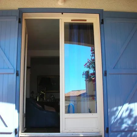 Volet battant alu avec précadre panneaux isolant à prix discount direct fabricant