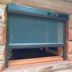 Moustiquaire motorisée solaire