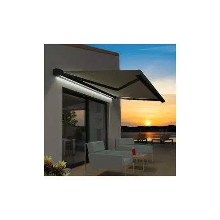 Avec son éclairage Led il est magnifique notre Store Banne à Coffre