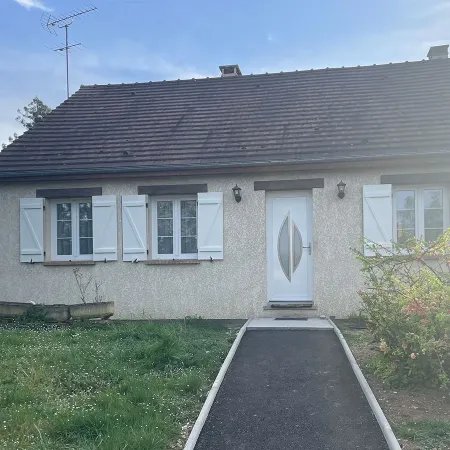 Façade refaite grâce aux volets battants en aluminium blanc