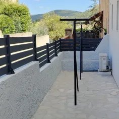 Cloture à grandes lames ajourées