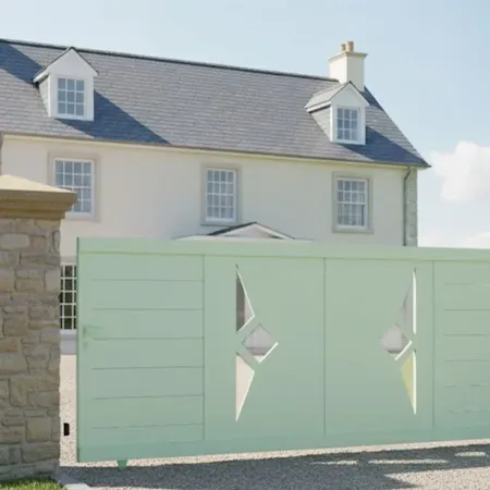 Tout en RAL Vert voici le Beau Portail Coulissant 100 % Aluminium