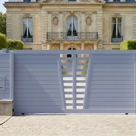 Regardez le Portail Coulissant Sur Mesure en Aluminium et commandez le vite