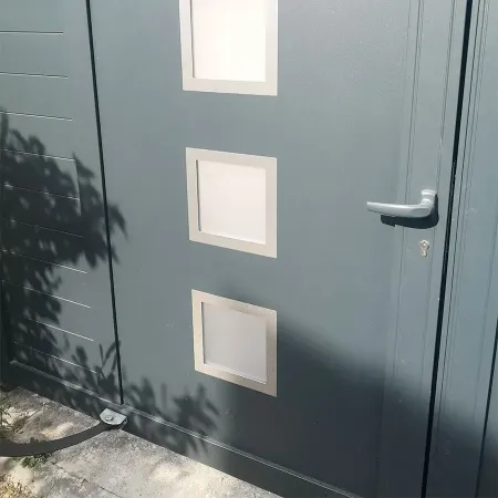 Avec une Motorisation Avidsen le Portail 2 Battants en Aluminium