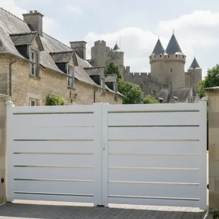 Tout en Blanc notre Portail Battant à 2 Vantaux 100% Aluminium