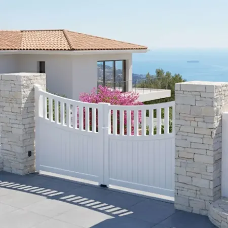 voila en Ral Blanc Standard le Portail Battant Sur Mesures qu'il vous faut