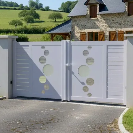 Vic est le Portail Battant en Alu de 3m