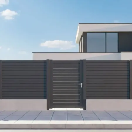 Dans une Cloture Moderne le Portillon 100% Aluminium est la