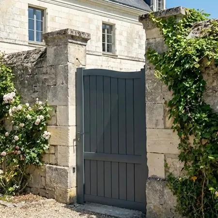 Pour votre Cloture il y a le Portillon Sur Mesure en Aluminium
