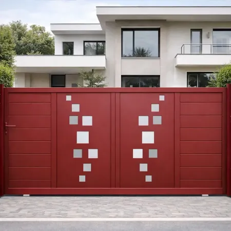 Portail coulissant aluminium RAL 3004 intégré dans une clôture type haie, vue de face, devant une villa design contemporaine