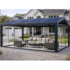 Carport solaire à 2 pentes en aluminium RAL 7016 avec cloisons vitrées coulissantes, devant une grande maison avec garage