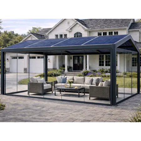 Carport solaire à 2 pentes en aluminium RAL 7016 avec cloisons vitrées coulissantes, devant une grande maison avec garage