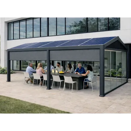 Pergola solaire à 2 pentes en aluminium RAL 7016 avec store vertical et poteau central en façade