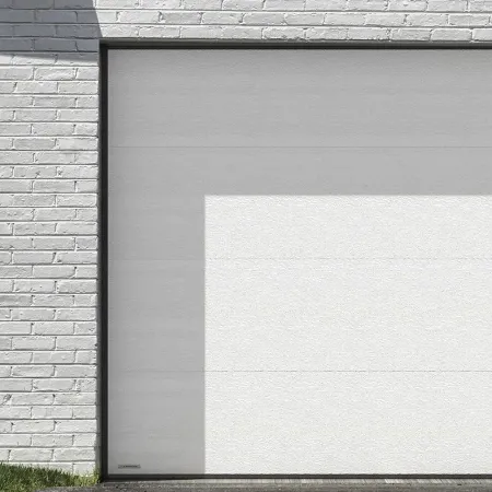 Porte de garage sectionnelle bicolore blanc et gris installée sur façade en brique avec design moderne et finition contemporaine