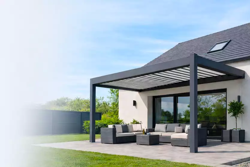 Pergola aluminium sur mesure au prix d&rsquo;usine, adoss&eacute;e &agrave; une maison