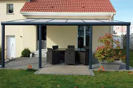 pergola polycarbonate adoss&eacute; maison classique