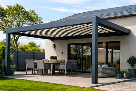 Pergola aluminium adoss&eacute; maison moderne