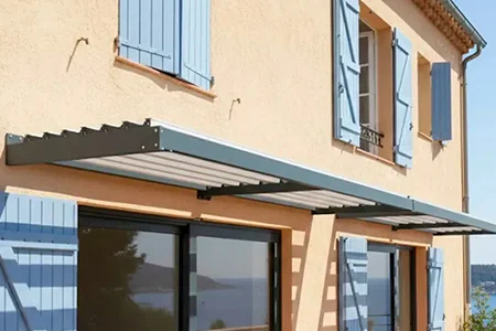 pergola polycarbonate adoss&eacute; maison classique