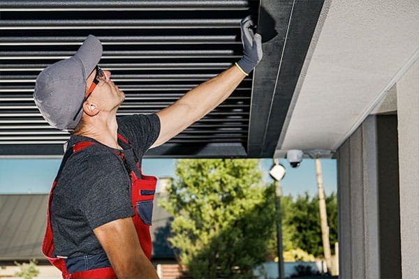 Pergola bioclimatique en alu : installation et réglage