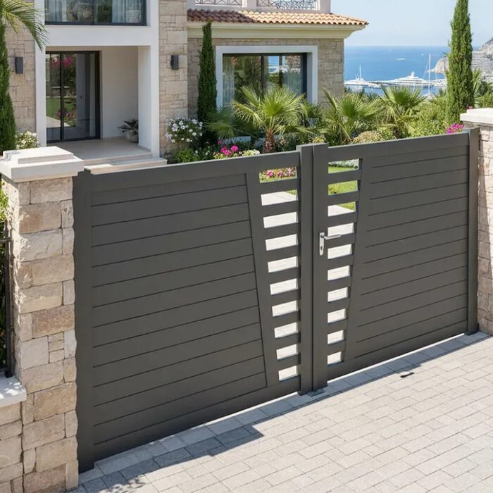 Portail aluminium COLN kaki devant une maison moderne