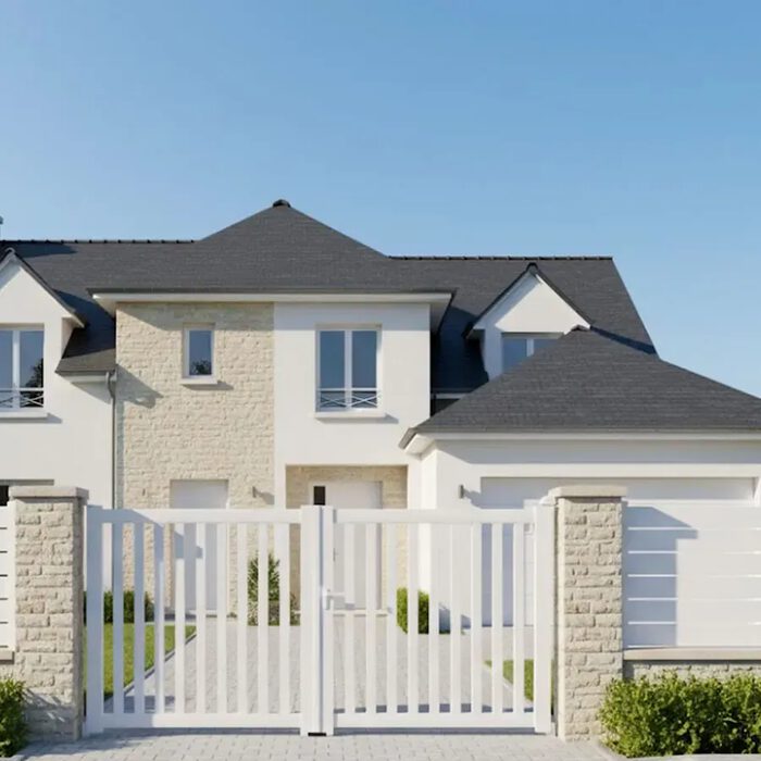 Portail aluminium DEN blanc devant une maison contemporaine
