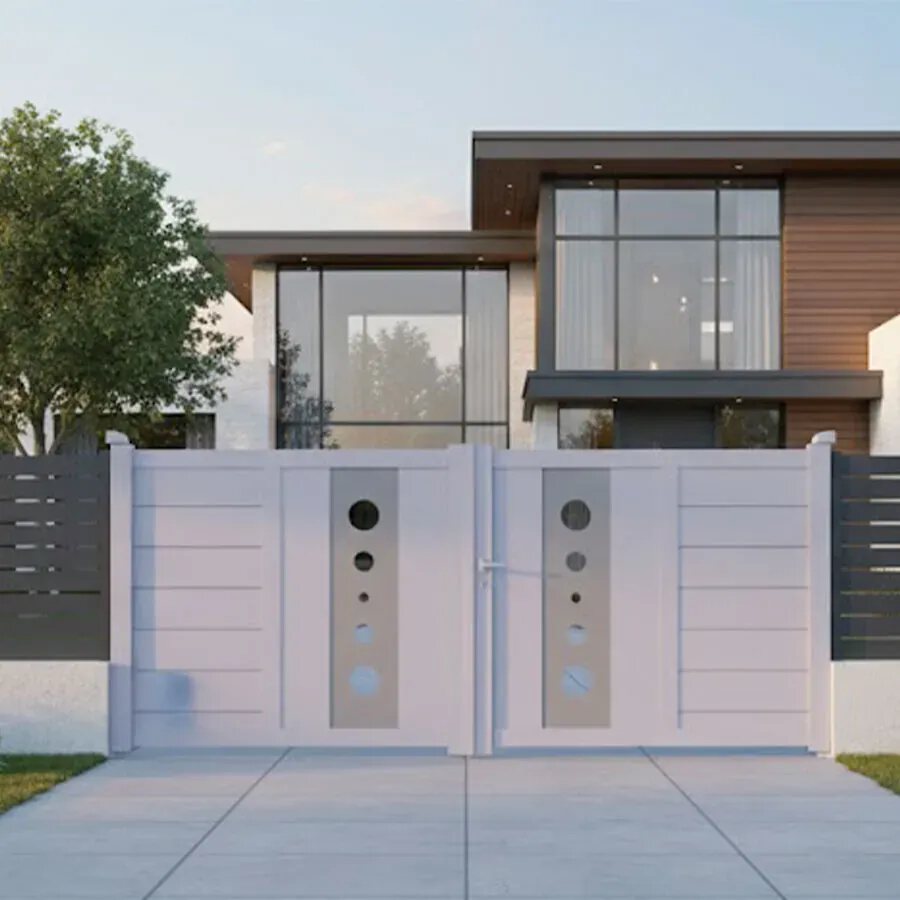 Portail aluminium MIL blanc devant une maison d'architecte