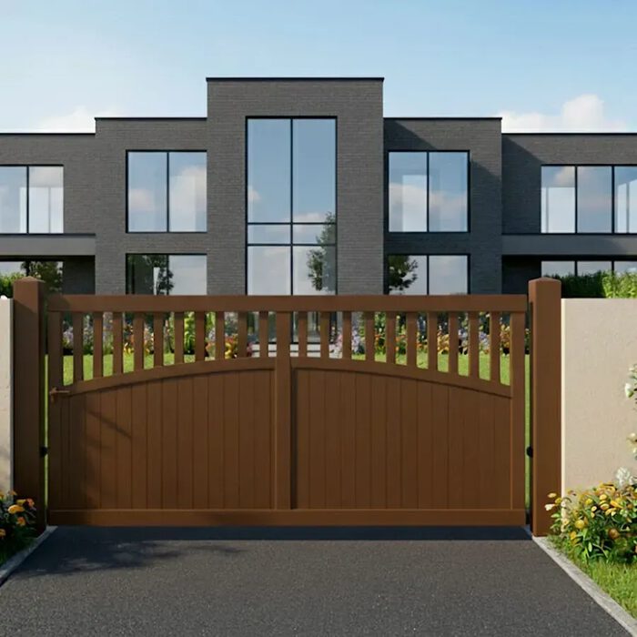 Portail coulissant KIMI brun devant une maison contemporaine
