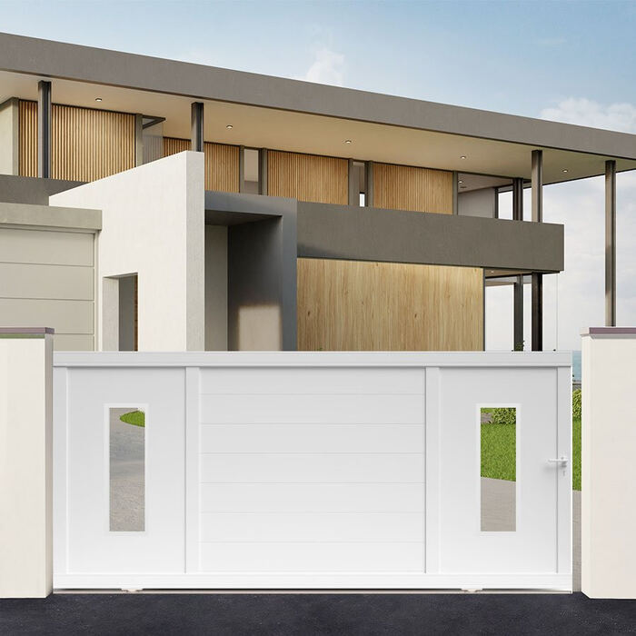 Portail coulissant ORC devant une maison moderne