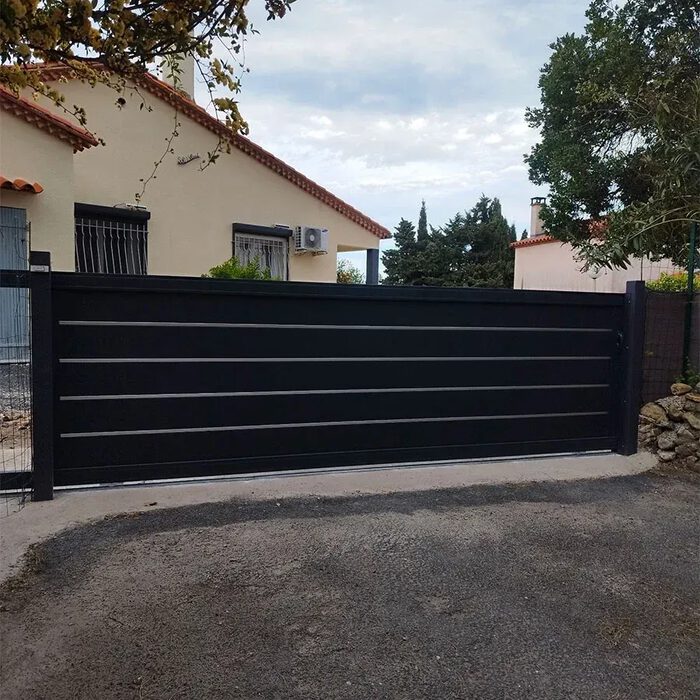 Portail coulissant TAY gris anthracite vu de biais