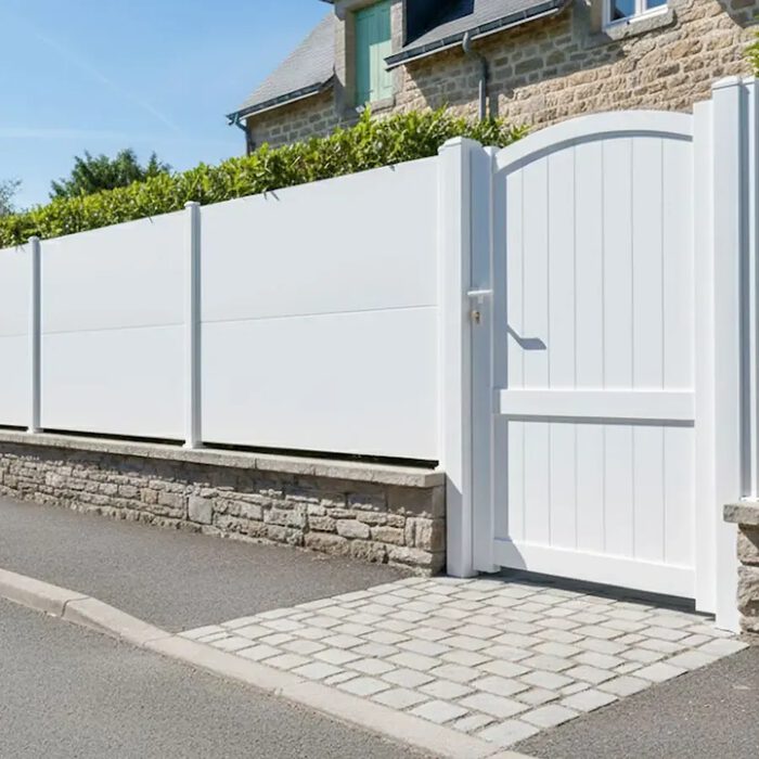 Portillon aluminium ADRI blanc avec sa clôture assortie