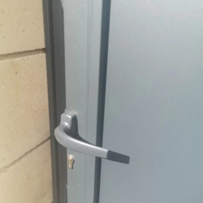 Détail de la poignée du portillon aluminium ARSE