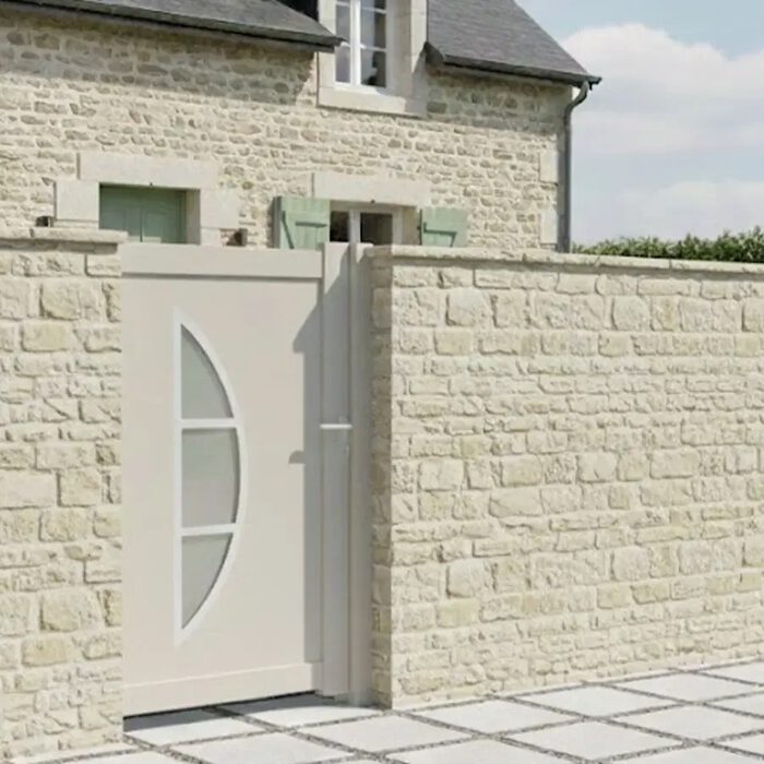 Portillon aluminium BYL blanc le long d'un mur en pierre