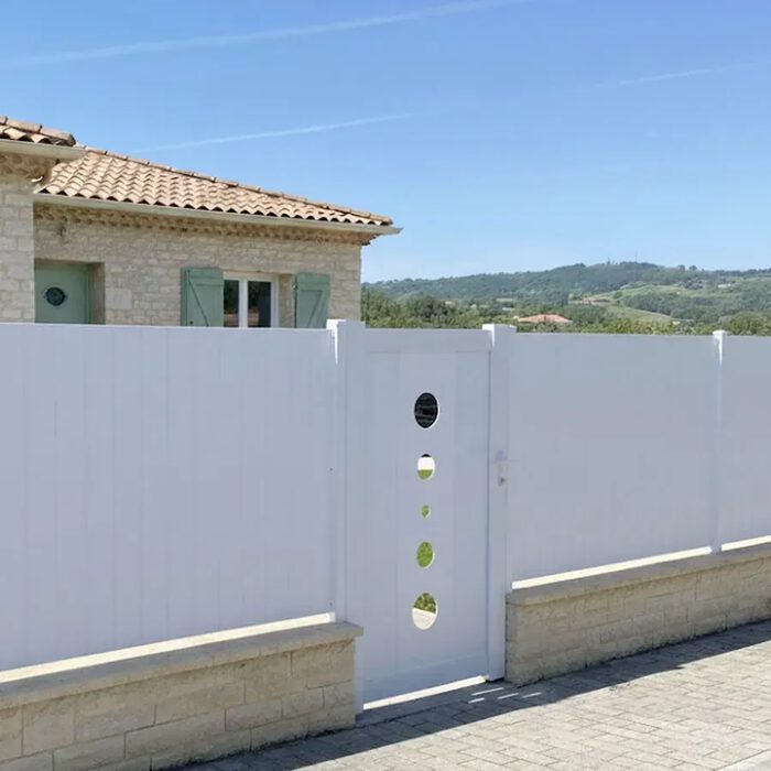 Portillon aluminium MIL blanc avec sa clôture assortie