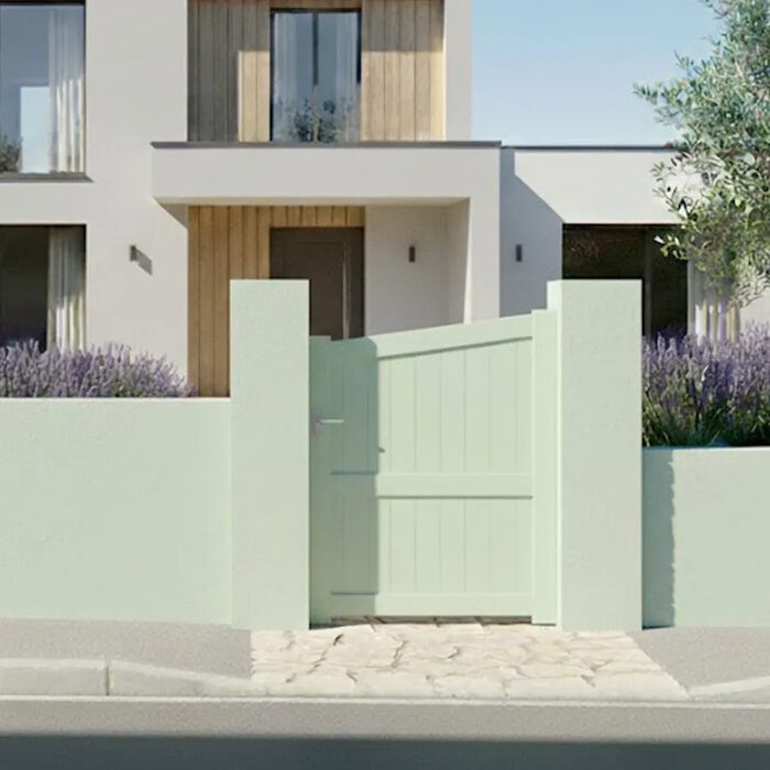 Portillon aluminium ROSE vert d'eau devant une maison contemporaine