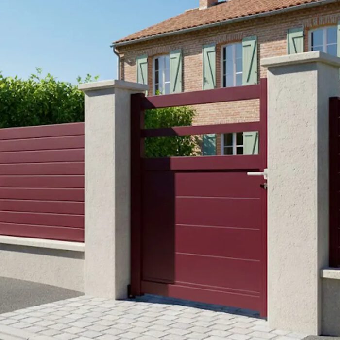 Portillon aluminium TROM rouge bordeaux avec sa clôture assortie