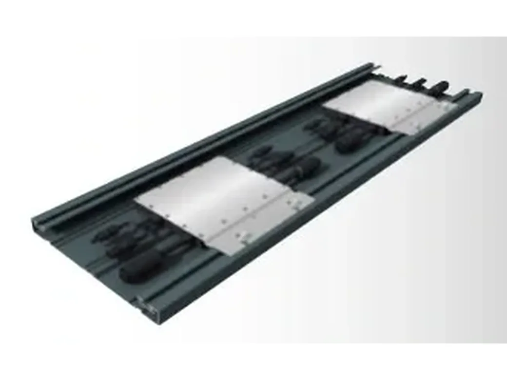 Chemin de câble en aluminium de l'auvent solaire, recevant les micro-onduleurs et dissimulant la connectique
