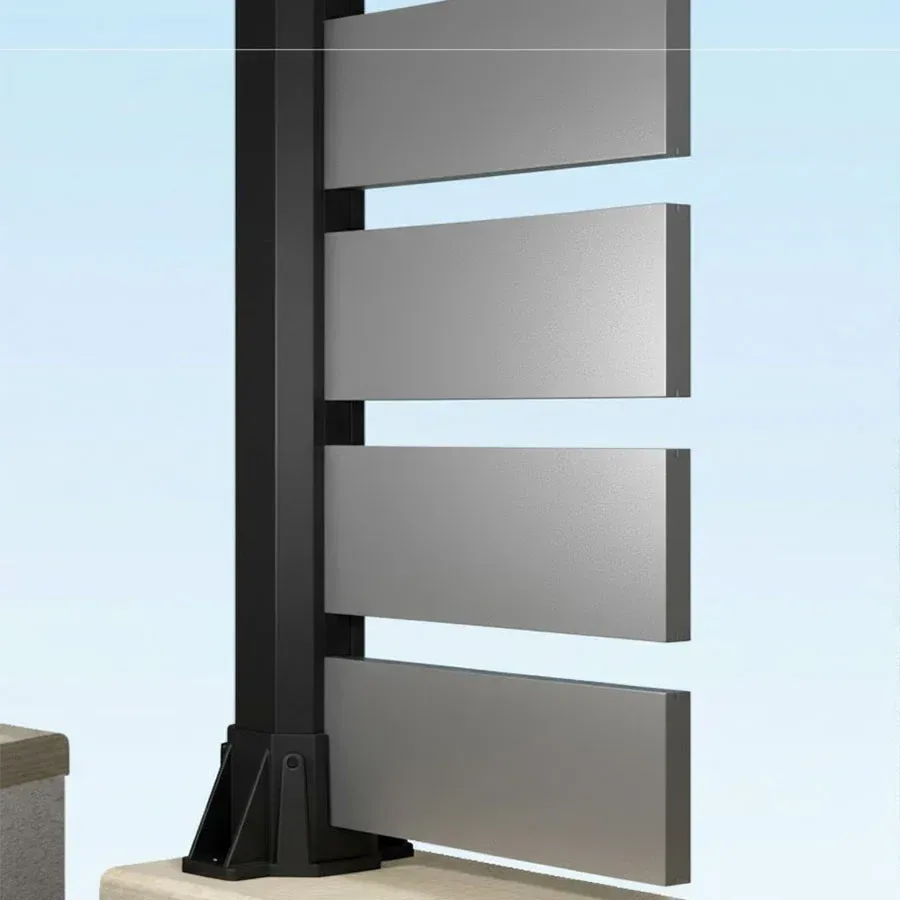 Panneau de clôture aluminium à grandes lames ajourées en RAL 9006 gris alu