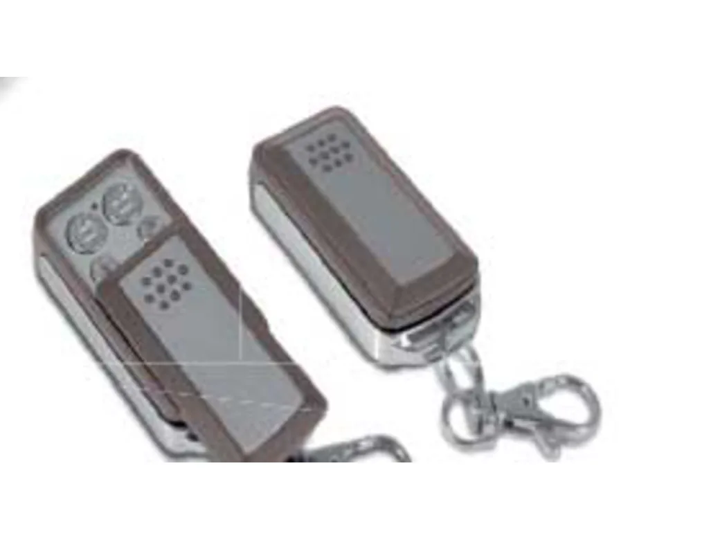 Les deux télécommandes 4 touches 433,92 MHz fournies avec le kit de motorisation Avidsen