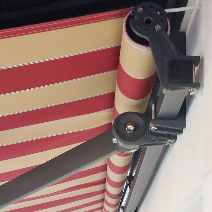 Bras articulé renforcé du store banne 4 bras et son attache sur le tube