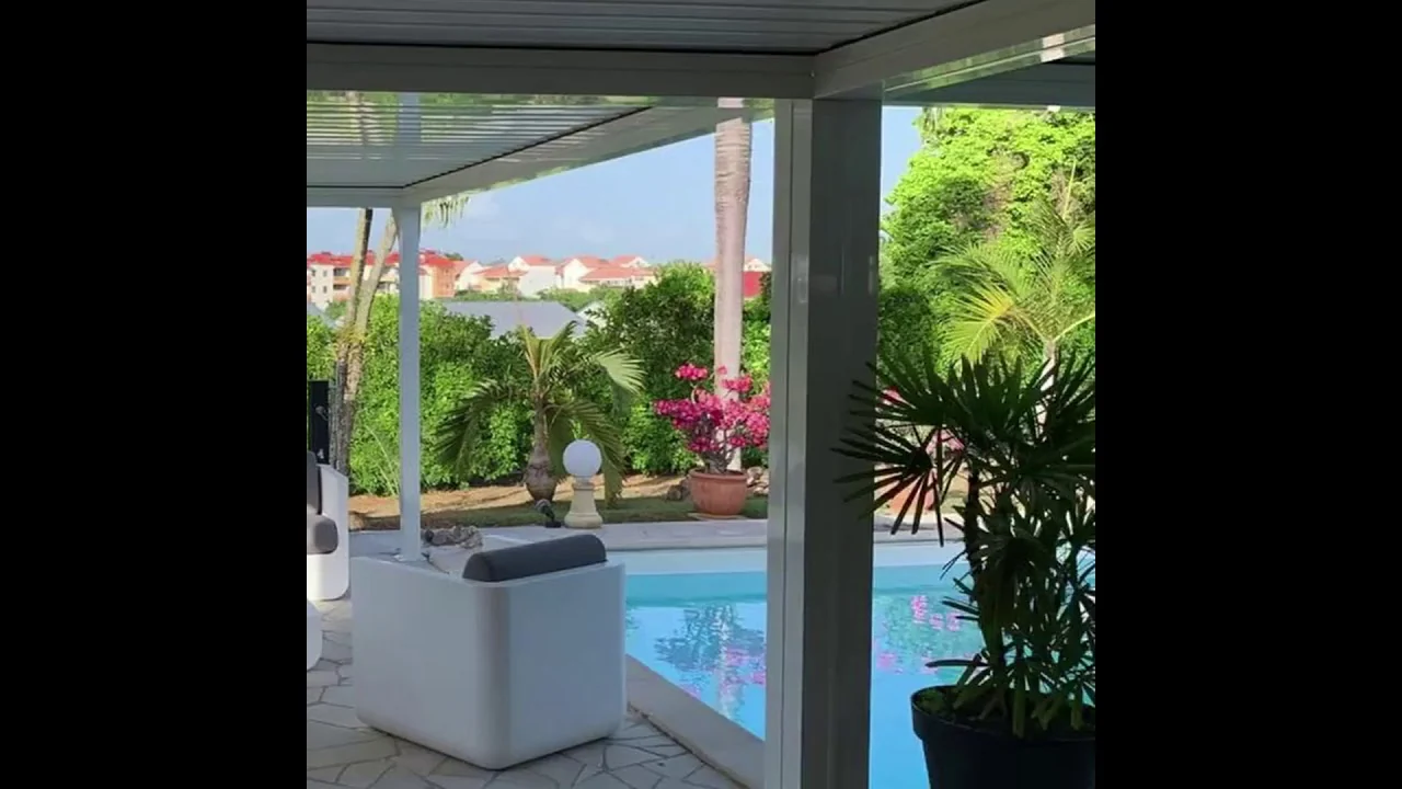 Vidéo de la pergola bioclimatique de Fermeture Online