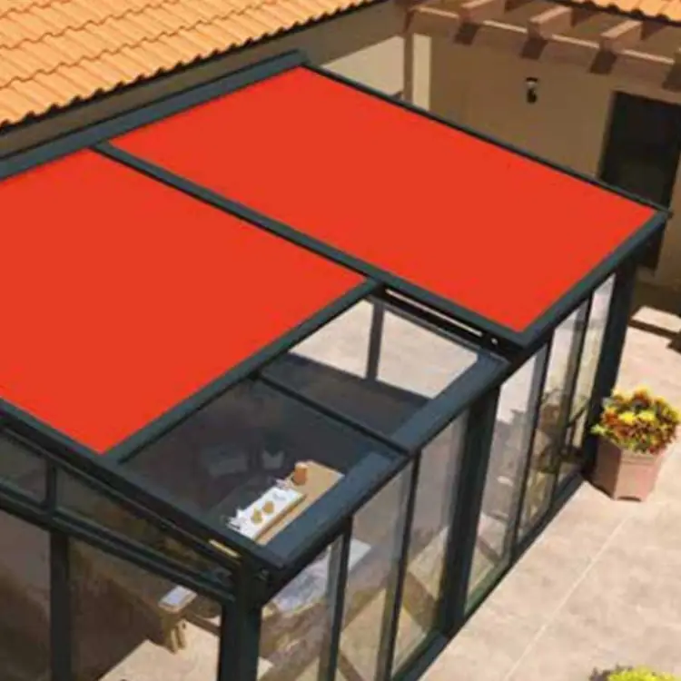 Store de toiture véranda à structure anthracite avec toile rouge, deux travées