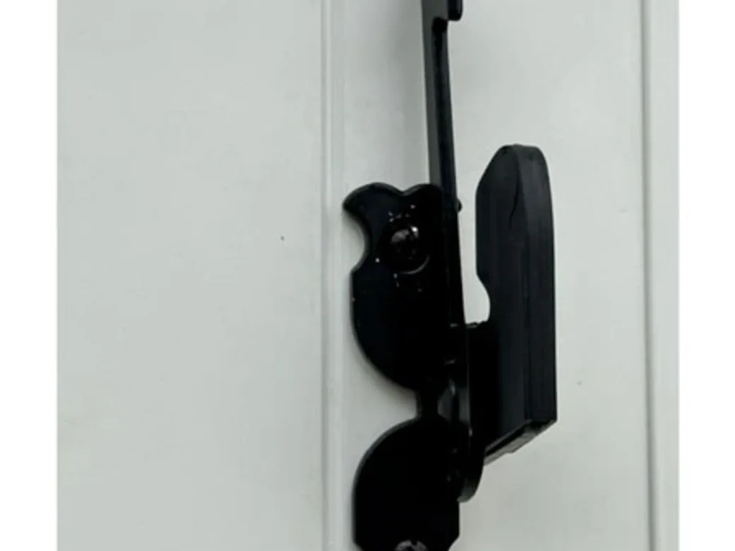 Attache de sécurité anti-effraction pour volet battant aluminium