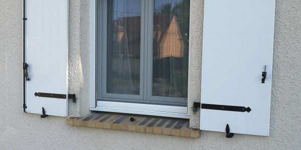 Quelles differences entre volet roulant electrique et volet roulant solaire ?